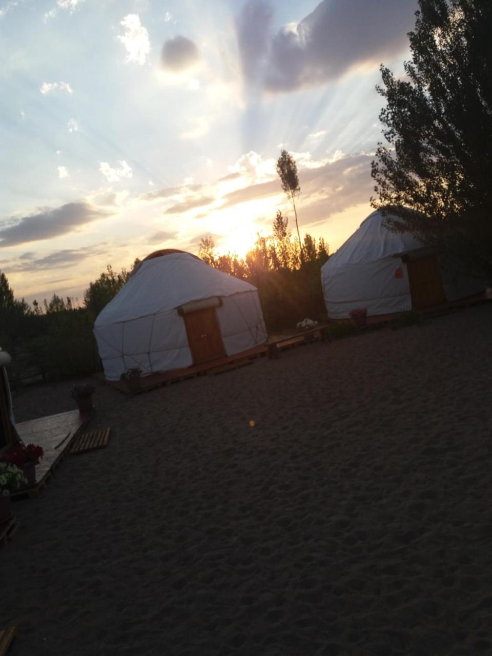 ホテル Yurt Camp Tosor エクステリア 写真